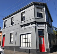 Cromwell Apartment - 3 Red Doors Battery Point - Hervey Bay Accommodation