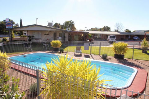 Cross Roads Motel - Hervey Bay Accommodation 0