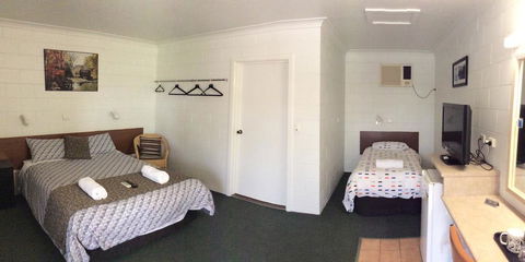 Cross Roads Motel - Hervey Bay Accommodation 1