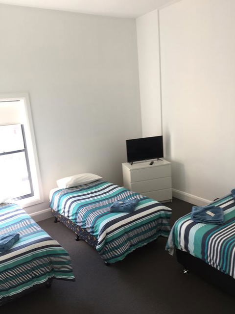 Crown Inn Hotel - Hervey Bay Accommodation 2