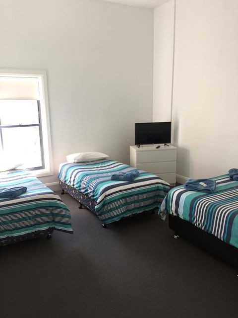 Crown Inn Hotel - Hervey Bay Accommodation 1