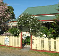 Cuddledoon Cottages Rutherglen - Hervey Bay Accommodation