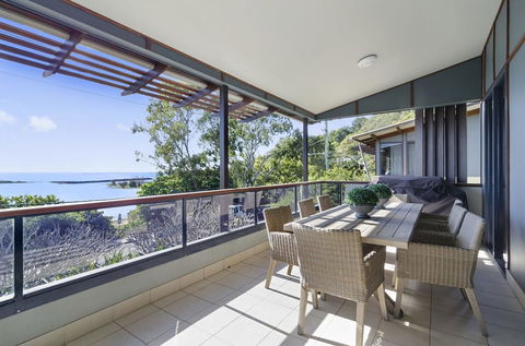 Currumbin Beachside Holiday Home - Tourism Hervey Bay 0