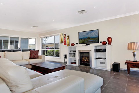 Cypress Point Lodge - Tourism Hervey Bay 2