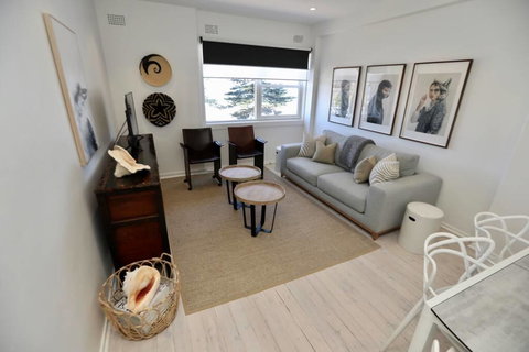 D'Luxe Designer Den Bondi-Ocean View Apartment - Tourism Hervey Bay 3