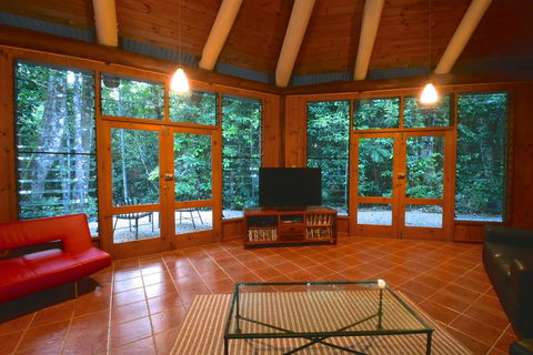 Daintree Cascades - Hervey Bay Accommodation 1