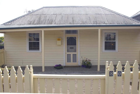 Darcy's Cottage On Piper - Tourism Hervey Bay 0