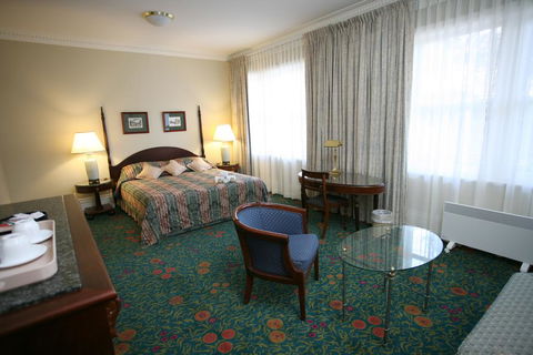 Darcy's Hotel - Hervey Bay Accommodation 1