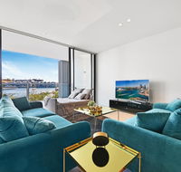 Darling Harbour Waterfront Luxury Apartment - Hervey Bay Accommodation