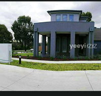 Decent new master room with private bathroom for one or two - Hervey Bay Accommodation