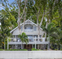 Decked Out By The Sea - Hervey Bay Accommodation