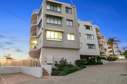 Deepwater Cove Unit 1, 68 Lower Gay Tce Bulcock Beach - Hervey Bay Accommodation 0