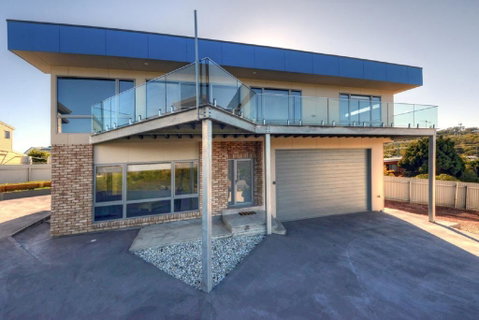 Deja Blu 2 - Hervey Bay Accommodation 1