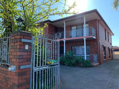 Delicate And Cozy Bedroom In Bentleigh East - Tourism Hervey Bay 1
