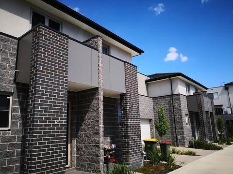 Delicate And Peaceful Bundoora Townhouse 12 - Hervey Bay Accommodation 0