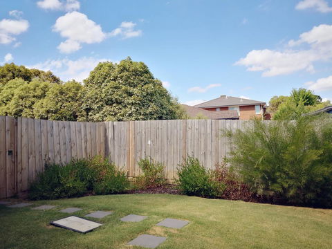Delicate And Peaceful Bundoora Townhouse 20-R3 - Hervey Bay Accommodation 1