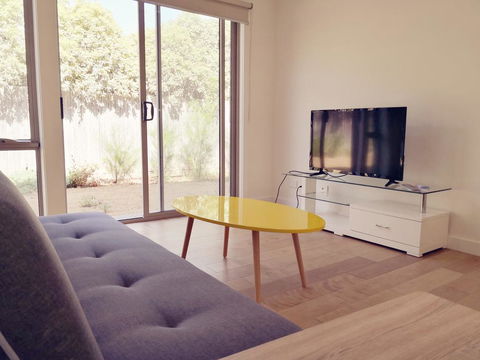 Delicate And Peaceful Bundoora Townhouse 20-R4 - Hervey Bay Accommodation 0