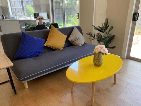 Delicate And Peaceful Bundoora Townhouse 7 - Hervey Bay Accommodation 0