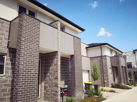 Delicate And Peaceful Bundoora Townhouse 7-R4 - Hervey Bay Accommodation 1
