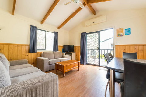 Deniliquin Riverside Caravan Park - Hervey Bay Accommodation 0
