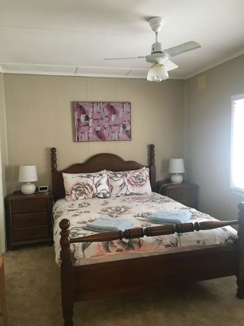 Desert Flower Cottages On Wolfram St - Hervey Bay Accommodation 1