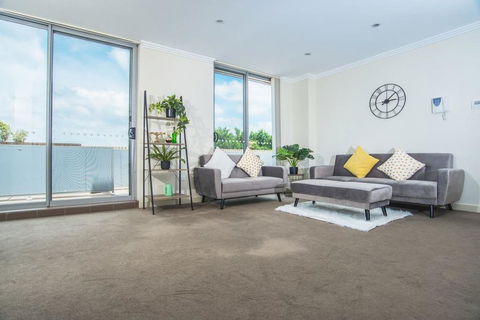Designed Home Of Ultimate Convenience In Gordon - Tourism Hervey Bay 0