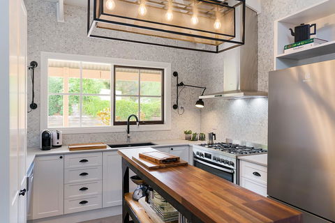 Designer Town Villa - Hervey Bay Accommodation 1