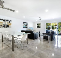 Diamond Beach 3 Bedroom Poolside Apartment - Hervey Bay Accommodation