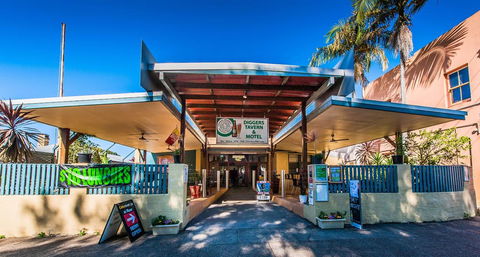 Diggers Tavern - Tourism Hervey Bay 0