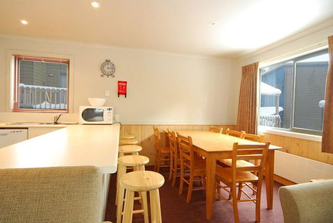 Discobulous 6 - Hervey Bay Accommodation 2