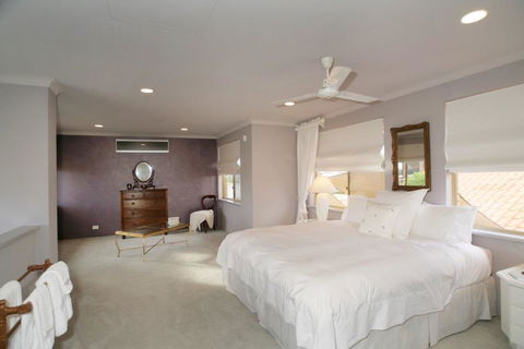 Dolphin 3 Bedroom House By Shoalwater Executive Homes - Tourism Hervey Bay 2
