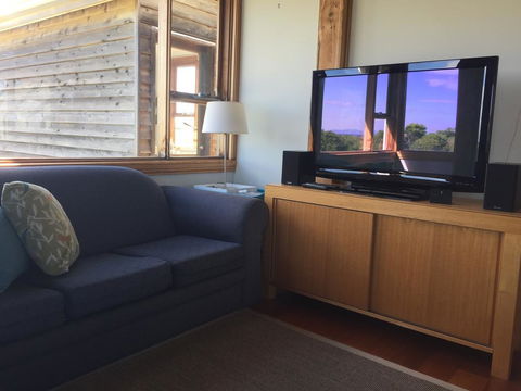 Dolphin Beach House - Hervey Bay Accommodation 0