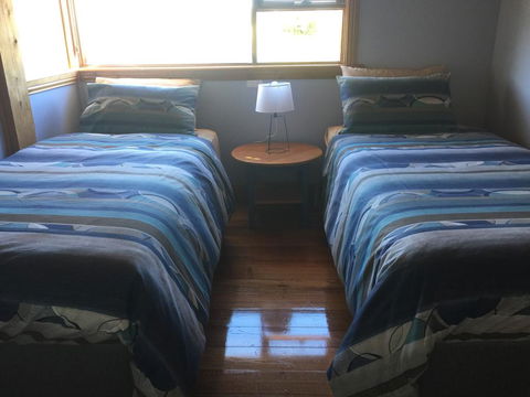 Dolphin Beach House - Hervey Bay Accommodation 2