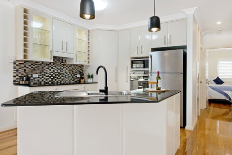 Dolphin Cove - Apt 5 - Hervey Bay Accommodation 3