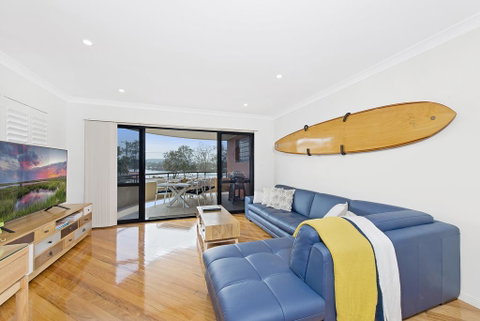 Dolphin Cove - Apt 5 - Hervey Bay Accommodation 1