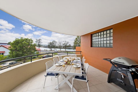 Dolphin Cove - Apt 5 - Hervey Bay Accommodation 0