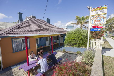 Dolphin Retreat Bunbury YHA - Tourism Hervey Bay 1