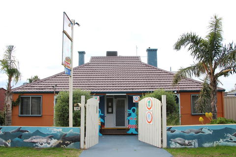 Dolphin Retreat Bunbury YHA - Tourism Hervey Bay 0