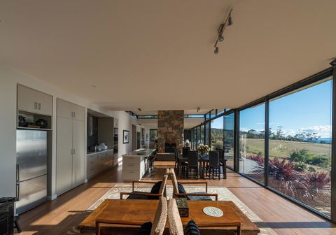 Dragonfly Lodge - Hervey Bay Accommodation 2