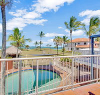 Driftwood on the Beach - Hervey Bay Accommodation