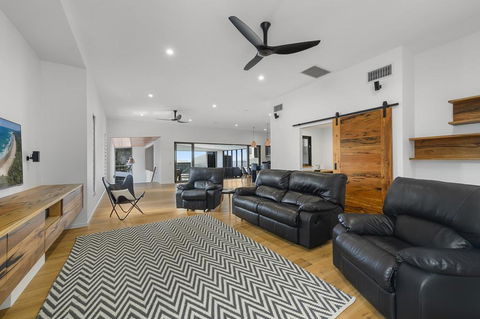 Due North Beach House - Hervey Bay Accommodation 2