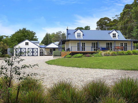 Duncraig House - Open Fireplace, Spa, Pet Friendly - Tourism Hervey Bay 0