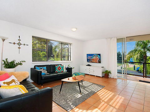 EAST COAST ESCAPES - Byron Beachfront - Hervey Bay Accommodation 3
