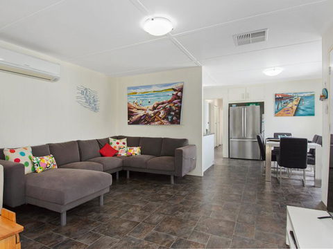 EdAn Beachhouse - 21 Laronde - Tourism Hervey Bay 1