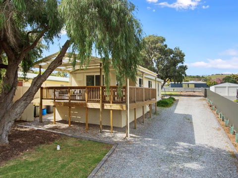 EdAn Beachhouse - 21 Laronde - Tourism Hervey Bay 2