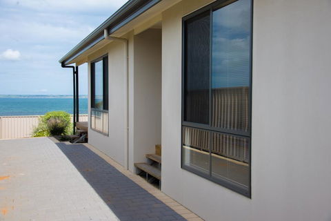 Edgewater Escape - Tourism Hervey Bay 0