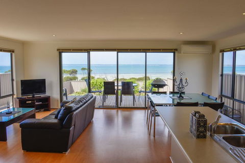 Edgewater Escape - Tourism Hervey Bay 3