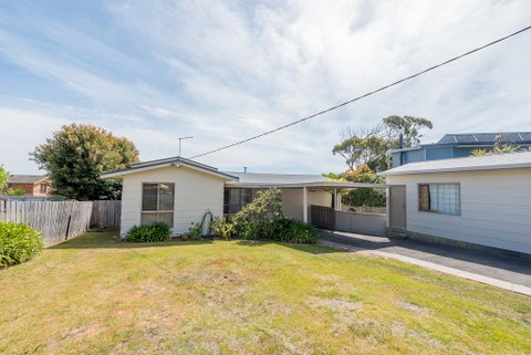 Elanora - Hervey Bay Accommodation 0