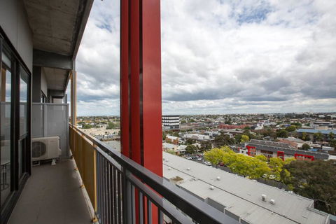 Elegant 2BR@Footscray Station - Tourism Hervey Bay 3