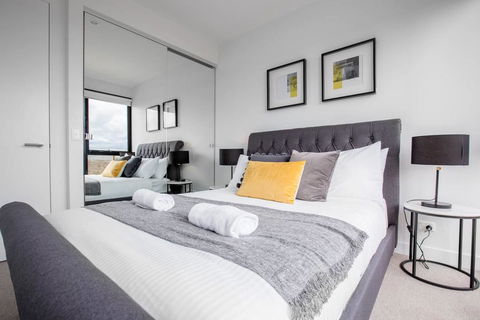 Elegant 2BR@Footscray Station - Tourism Hervey Bay 2